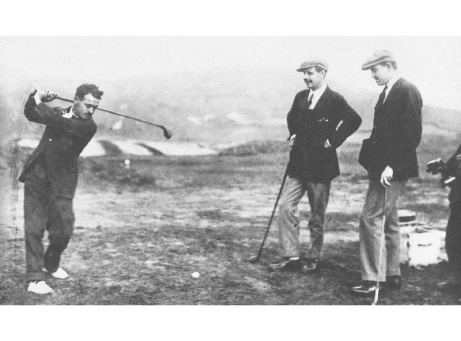 Zarauzko golf klubean, 1921ean. Eskuinean, Jaime Silva Mitjans, Golf Klubeko presidentearen, Lecerako dukearen oinordekoa.